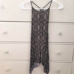 Long flowy tank top printed black and white